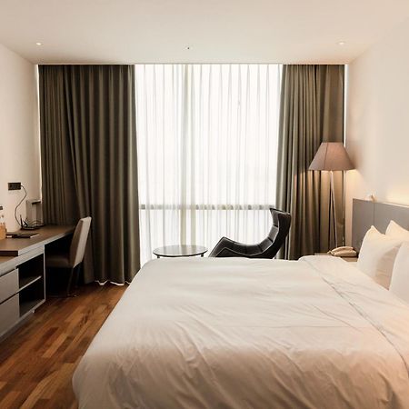 Sky View Hotel Changwon Extérieur photo