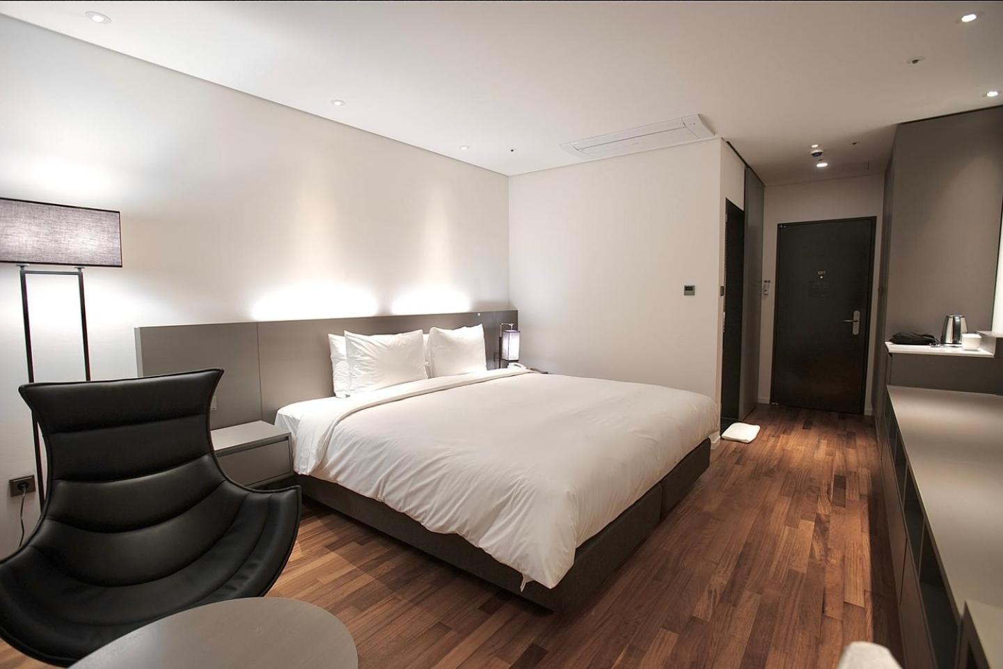 Sky View Hotel Changwon Extérieur photo