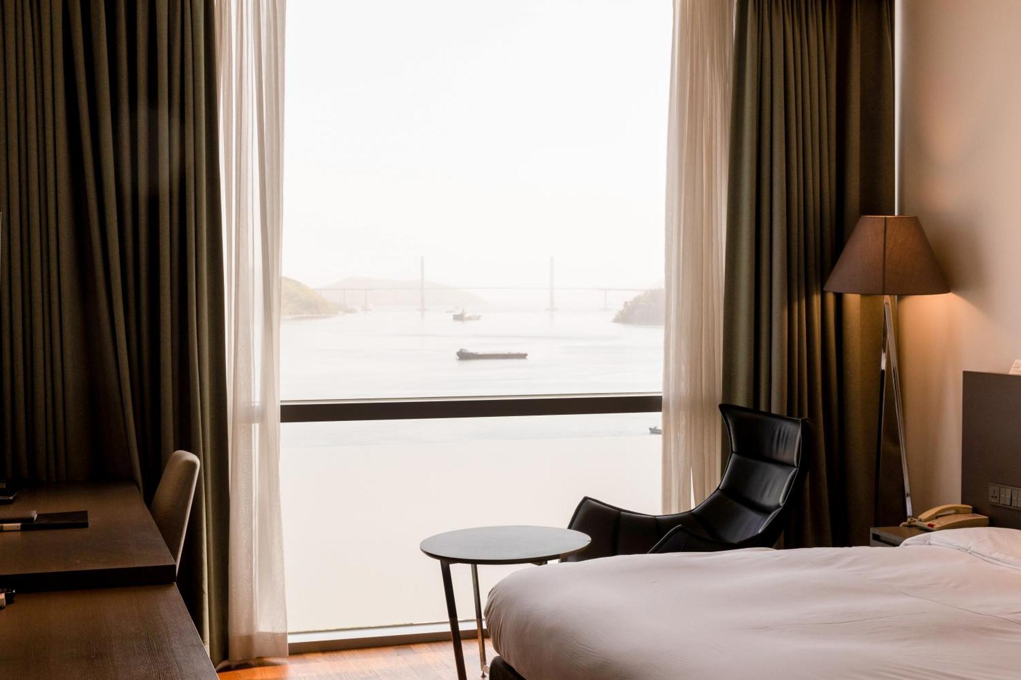 Sky View Hotel Changwon Extérieur photo