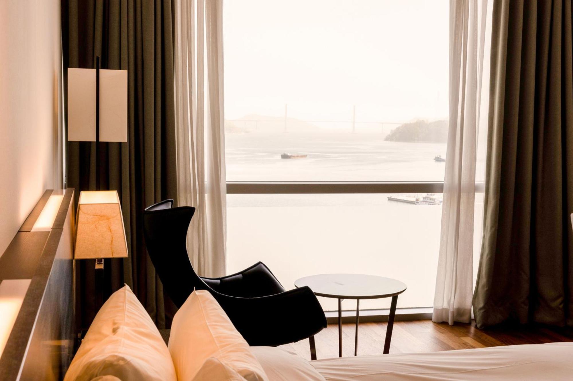 Sky View Hotel Changwon Extérieur photo