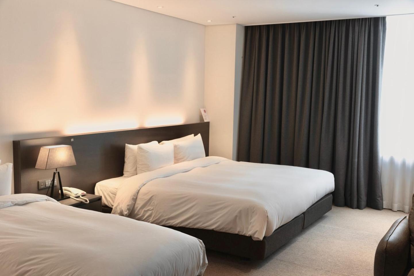 Sky View Hotel Changwon Extérieur photo