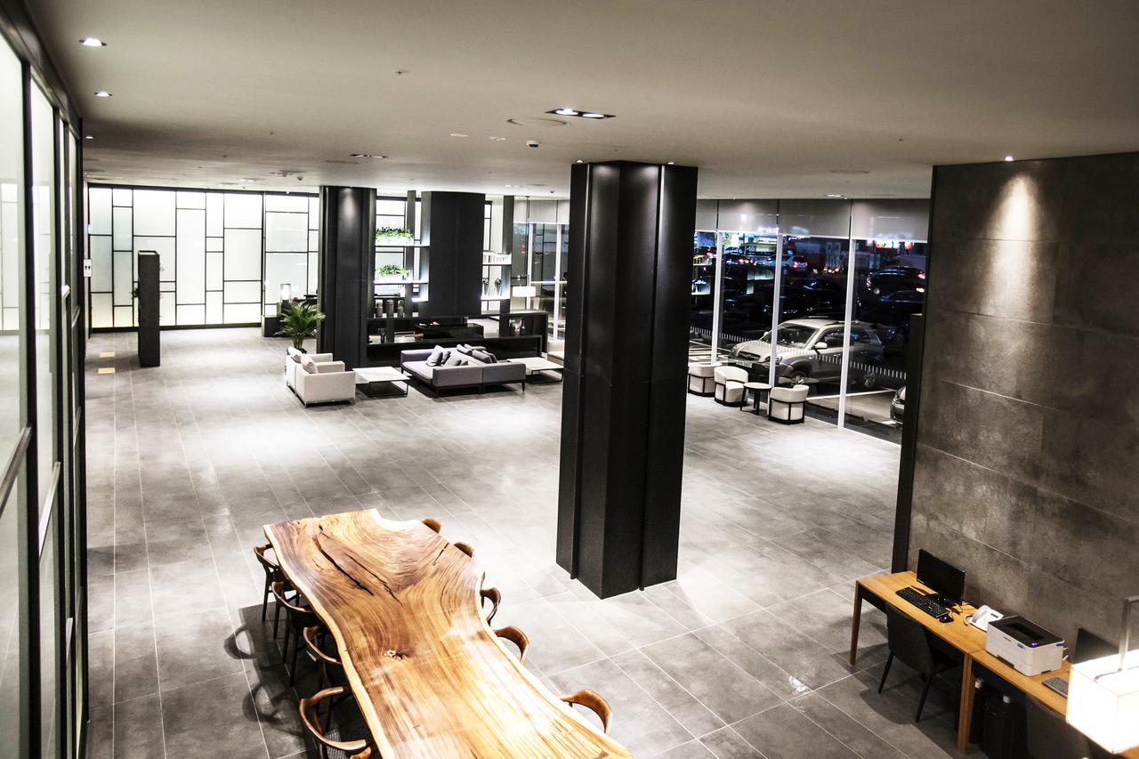 Sky View Hotel Changwon Extérieur photo